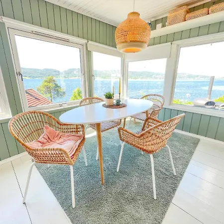 Summer By The Sea Holmsbu. * أسكير